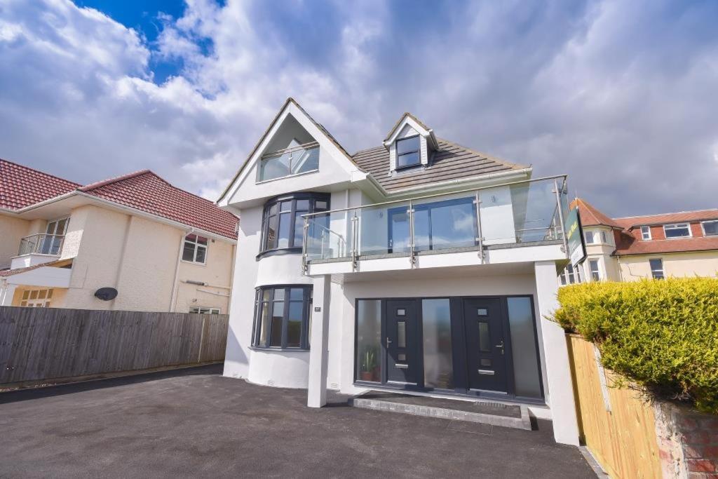 Bournecoast - Clifftop Apartment With Garden -Fm827 Bournemouth Exterior photo